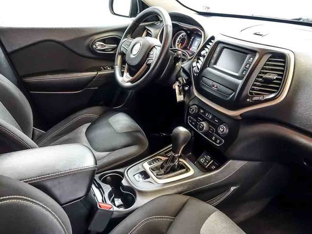 Used 2016 Jeep Cherokee Sport w/ Cold Weather Group FWD image 29