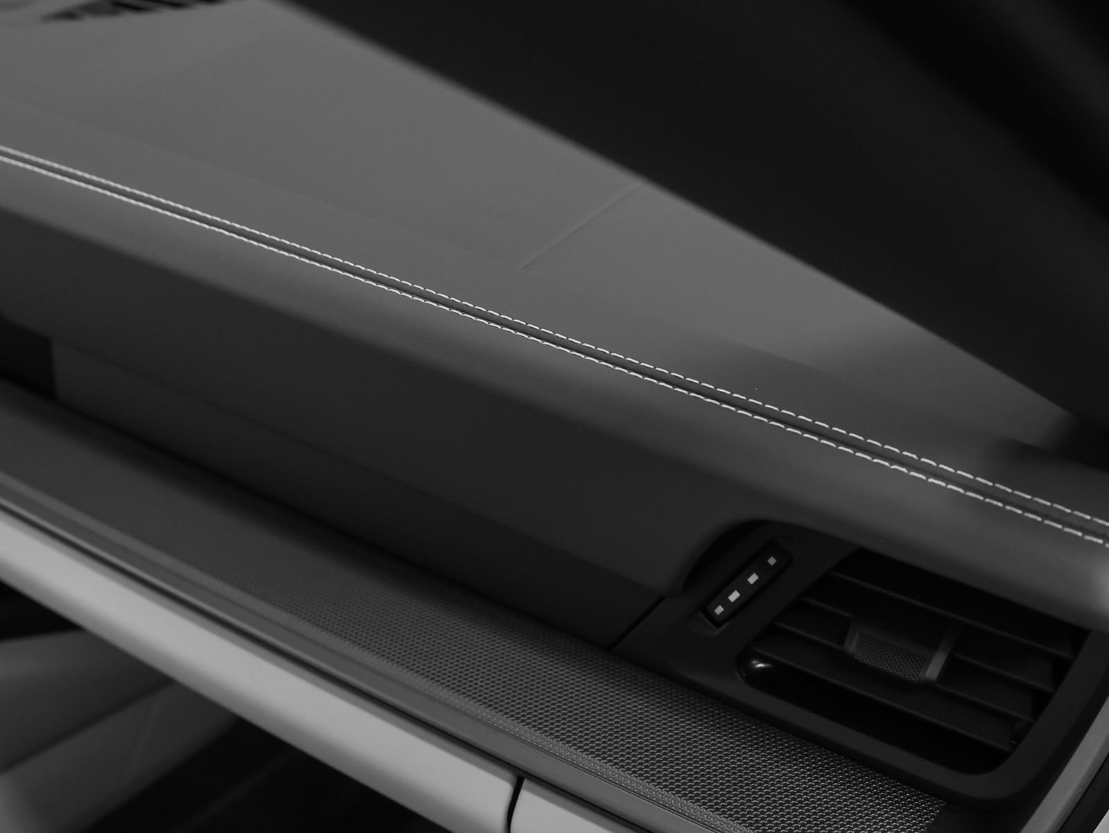 Certified 2025 Porsche 911 Carrera RWD image 31
