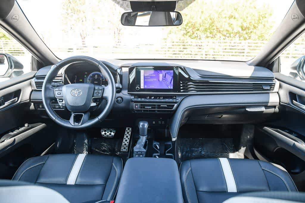 Used 2025 Toyota Camry SE image 14
