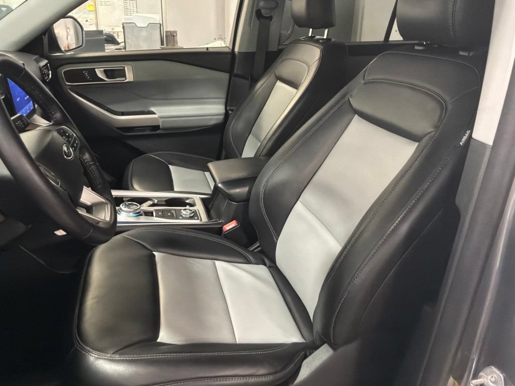 Used 2023 Ford Explorer XLT w/ Equipment Group 202A AWD/4WD image 6
