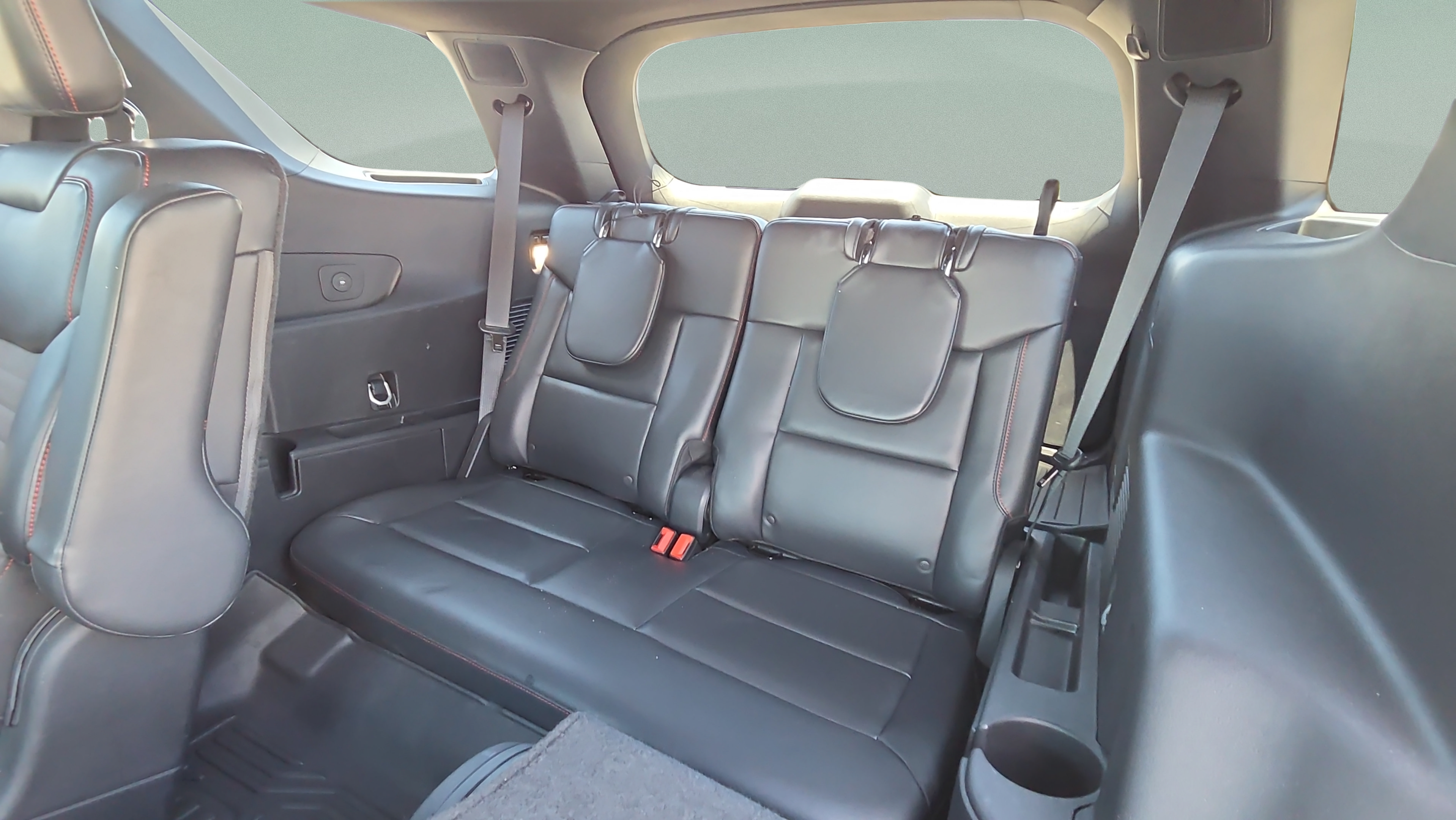 Used 2025 Ford Explorer ST-Line w/ Premium Package RWD image 13