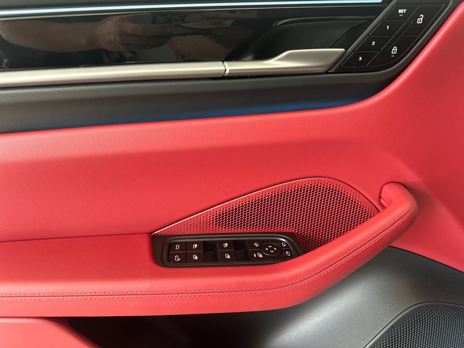 New 2026 Porsche Macan 4 Electric AWD/4WD image 12