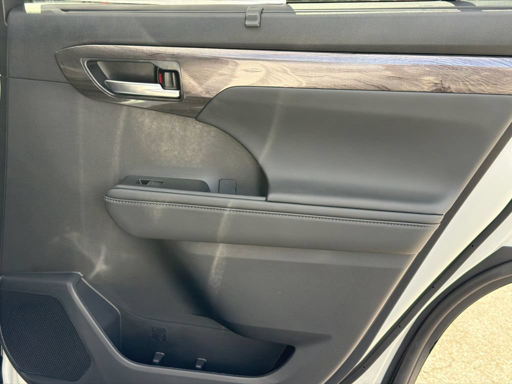 New 2026 Toyota Highlander AWD image 24