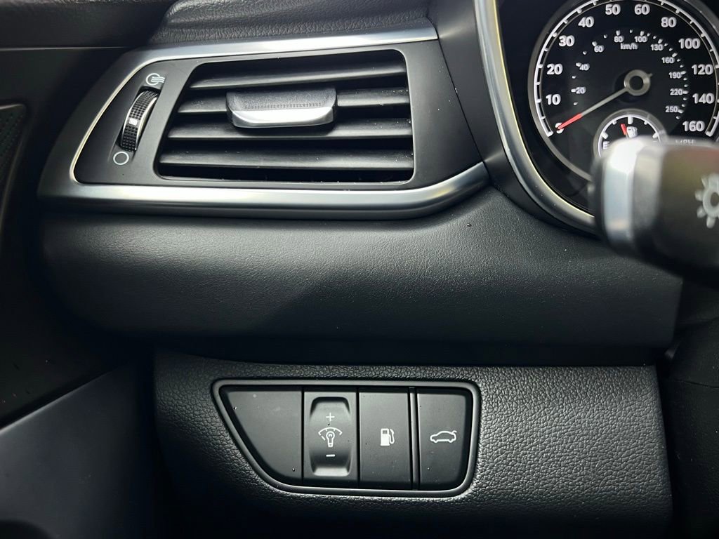 Used 2022 Genesis G70 2.0T image 42