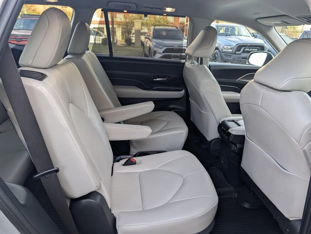Used 2024 Toyota Grand Highlander XLE image 32