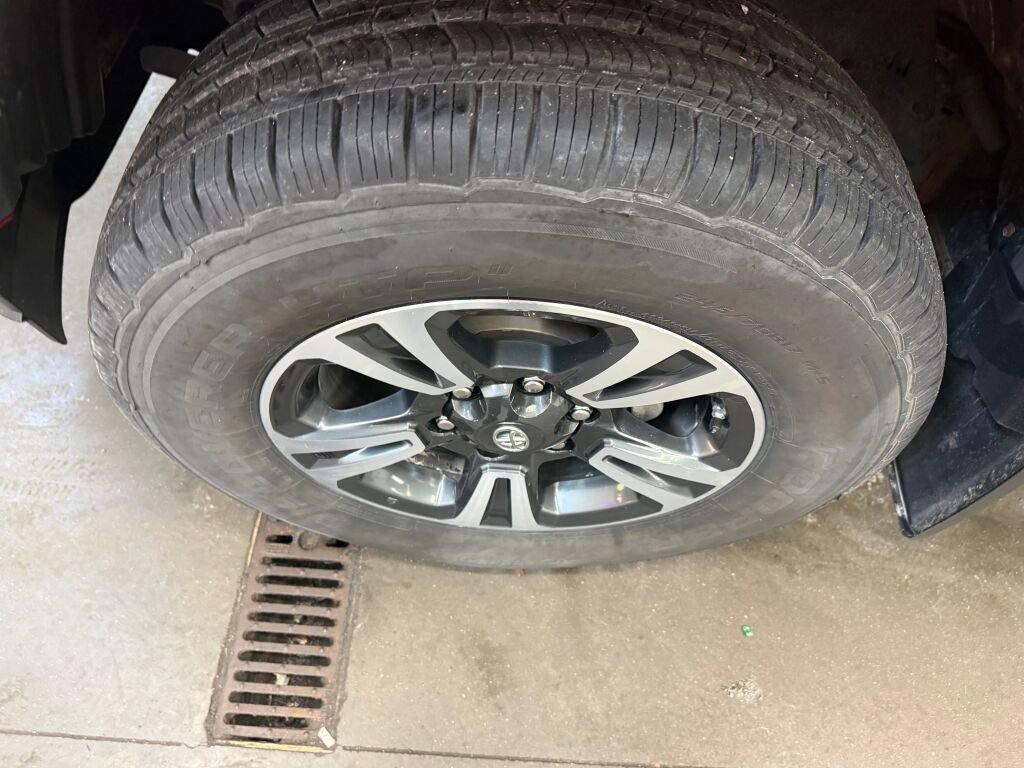 Used 2016 Toyota Tacoma TRD Sport image 6