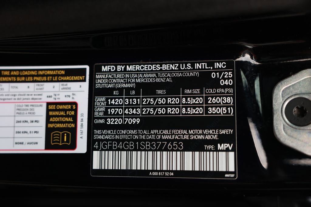 Used 2025 Mercedes-Benz GLE 450e 4MATIC w/ Driver Assistance Package image 40