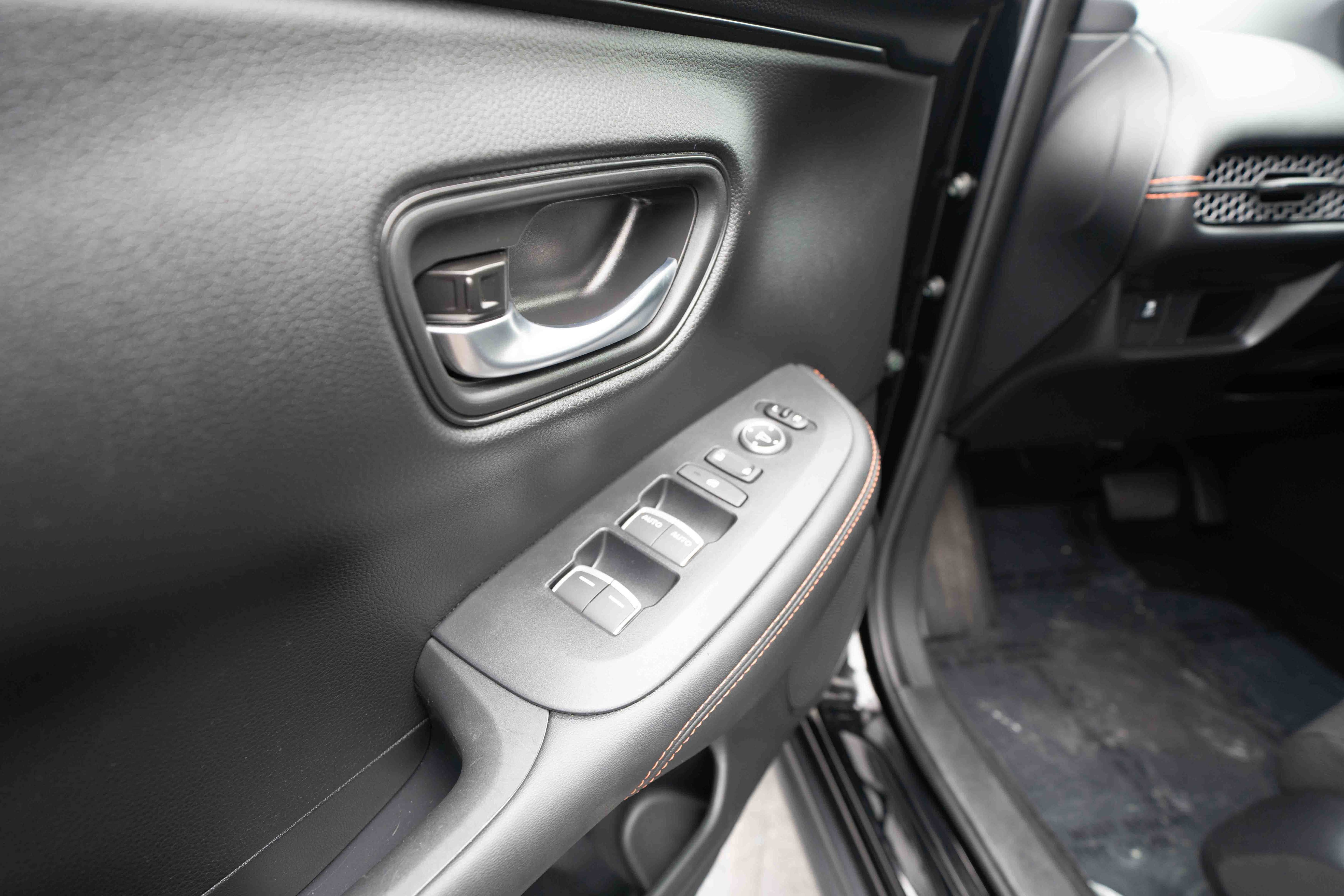 Used 2025 Honda HR-V Sport image 7