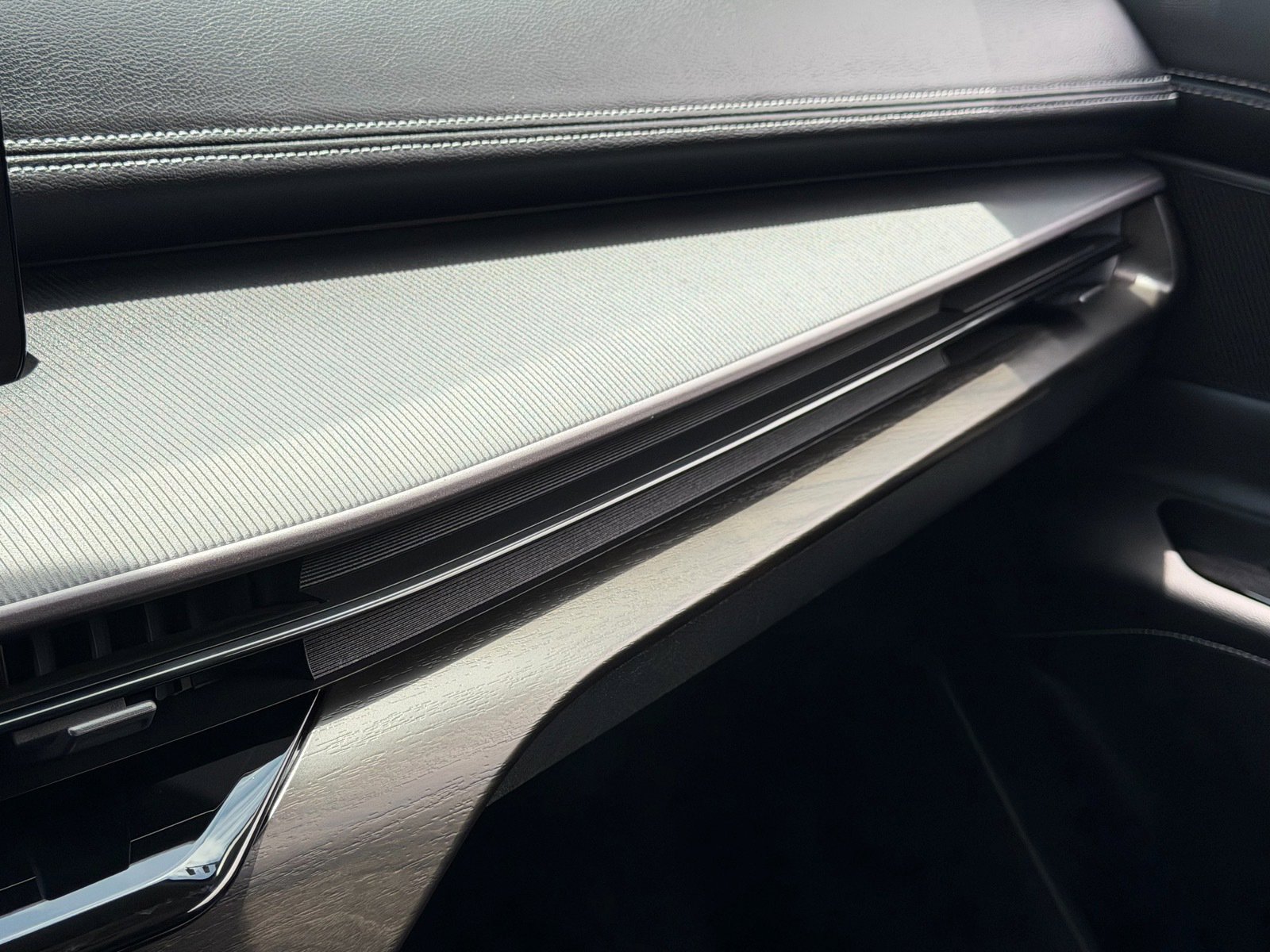 Certified 2025 Nissan Murano SV FWD image 27