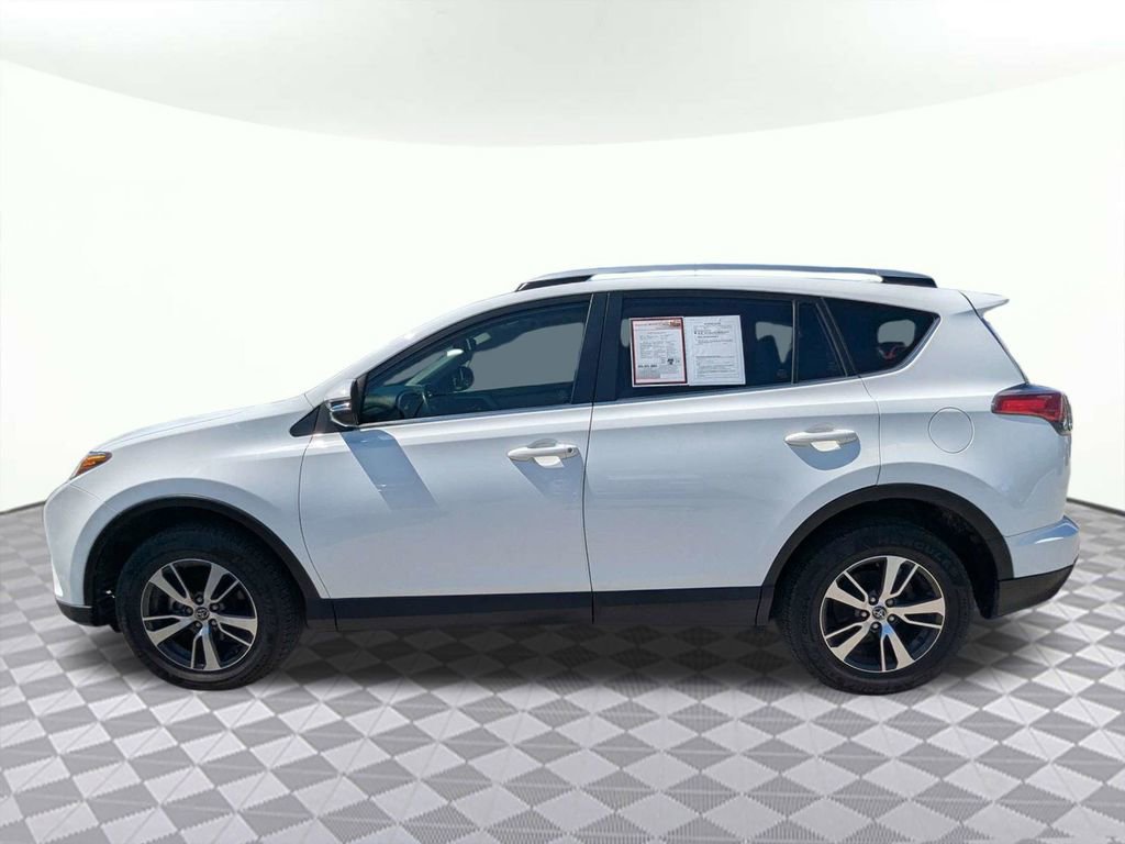 Used 2018 Toyota RAV4 XLE AWD/4WD image 5
