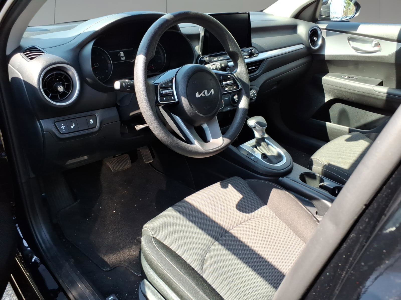 Used 2023 Kia Forte LXS w/ LXS Technology Package image 10