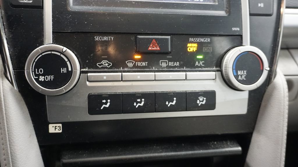 Used 2013 Toyota Camry LE image 38