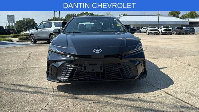Used 2025 Toyota Camry SE FWD image 2