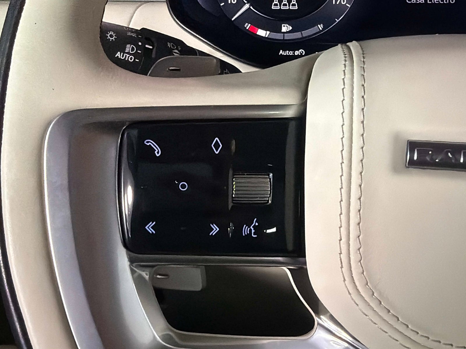 Used 2023 Land Rover Range Rover SE image 48