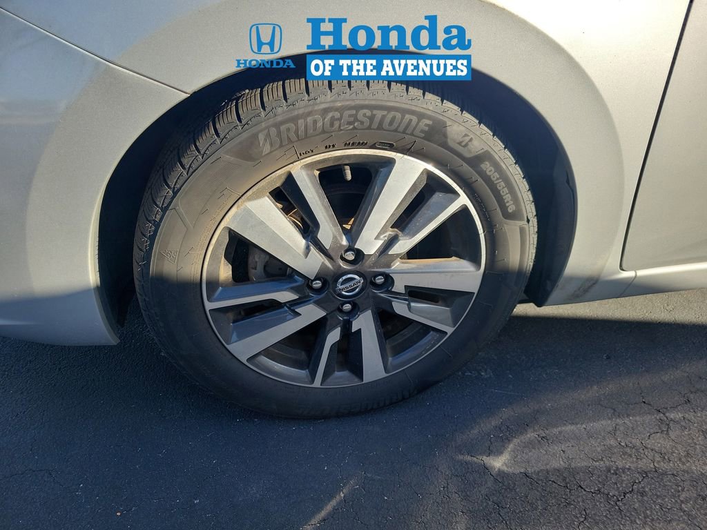 Used 2021 Nissan Versa SV FWD image 4