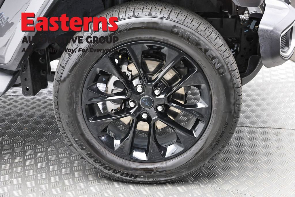 Used 2025 Jeep Wrangler Unlimited Sahara AWD/4WD image 28