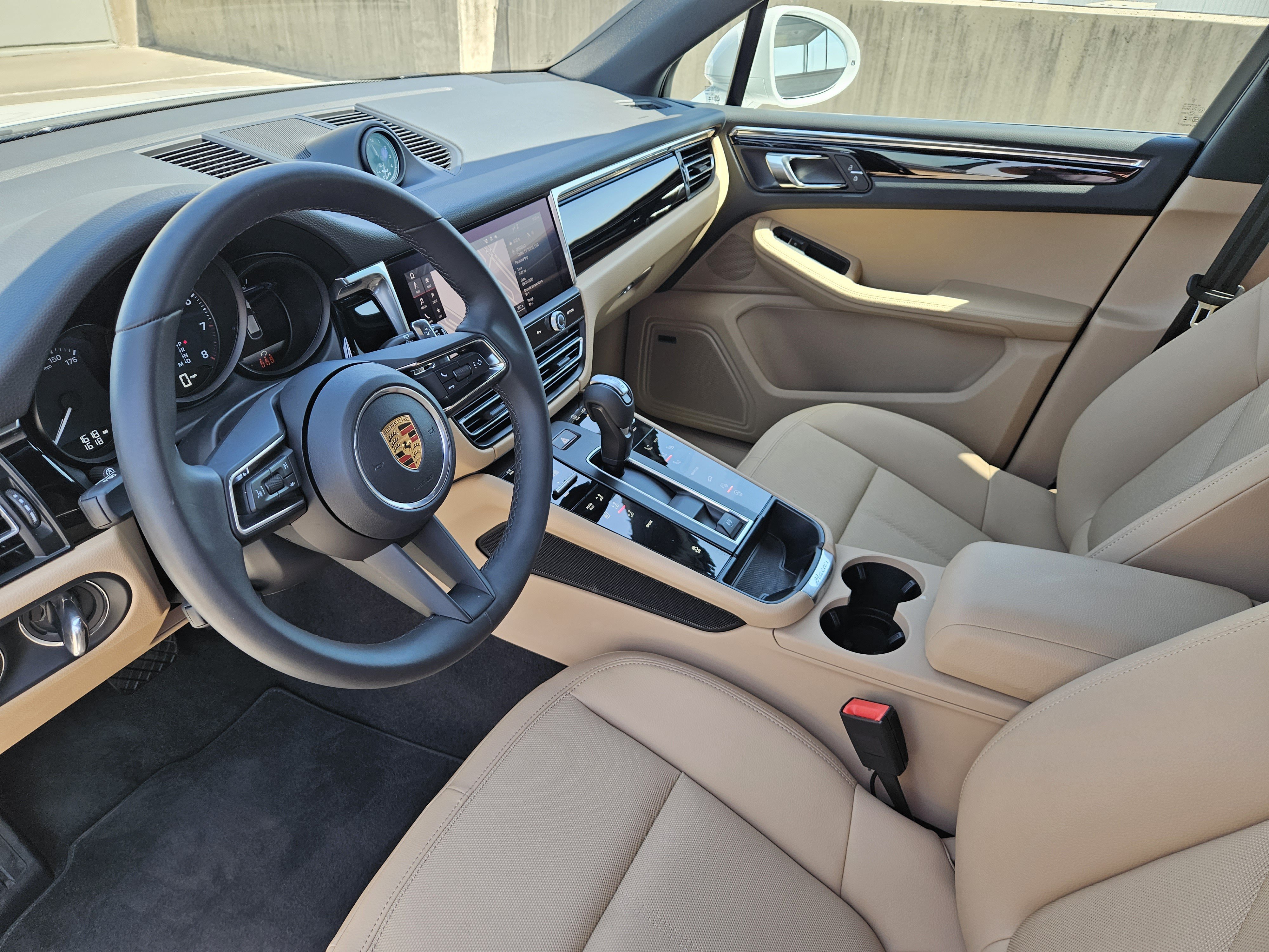 Certified 2026 Porsche Macan AWD/4WD image 4