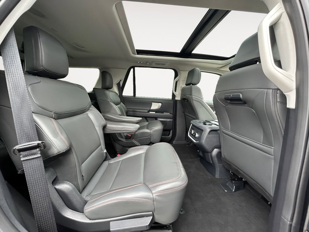 Used 2025 Ford Expedition Active image 11