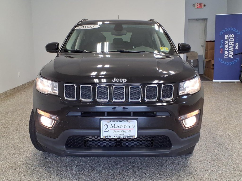 Used 2021 Jeep Compass Latitude w/ Sun and Sound Group AWD/4WD image 2