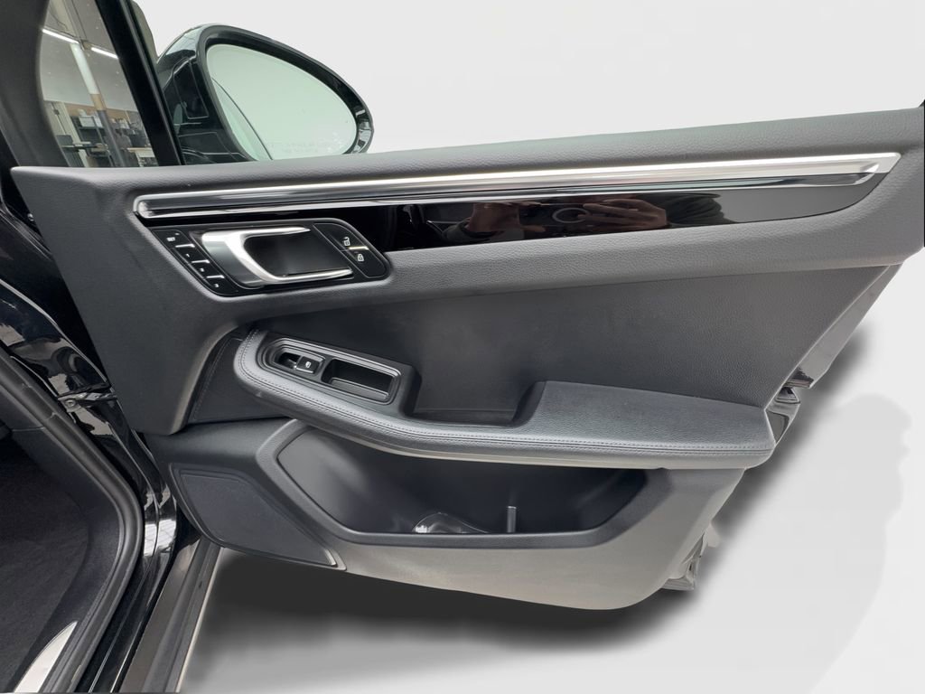 Used 2023 Porsche Macan S image 17