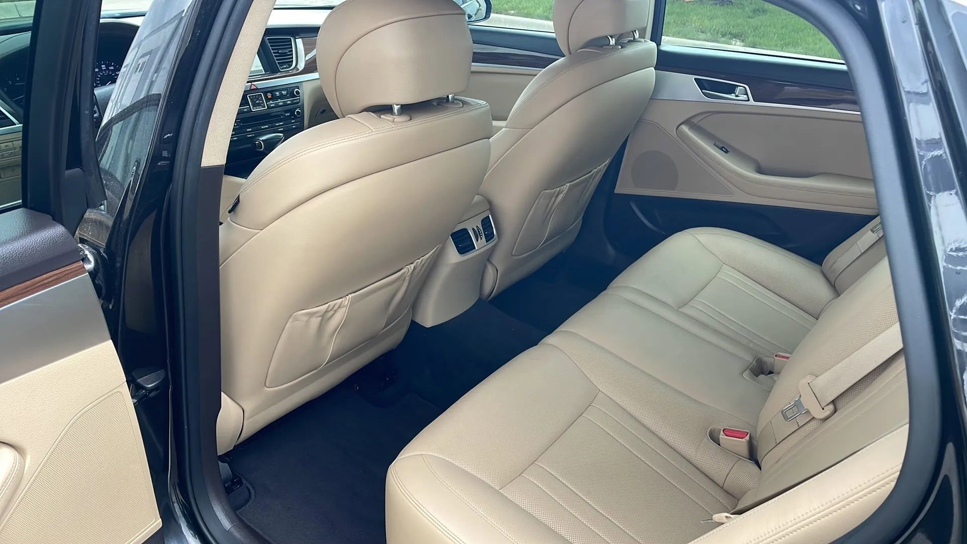 Used 2018 Genesis G80 3.8 RWD image 12