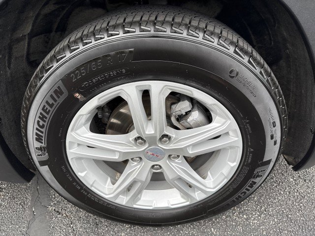 Used 2024 GMC Terrain SLE w/ Driver Convenience Package image 9