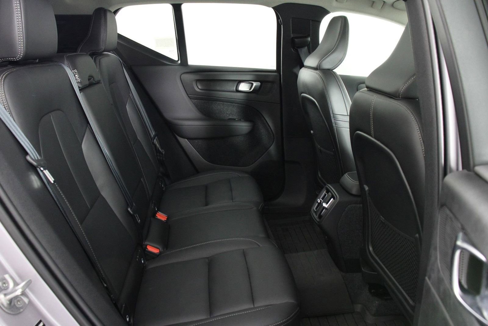 Used 2026 Volvo XC40 B5 Ultra w/ Climate Package AWD/4WD image 30