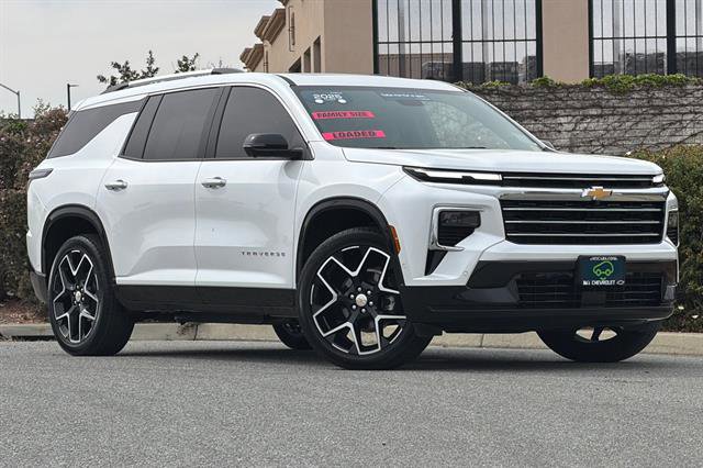 Certified 2025 Chevrolet Traverse High Country image 2