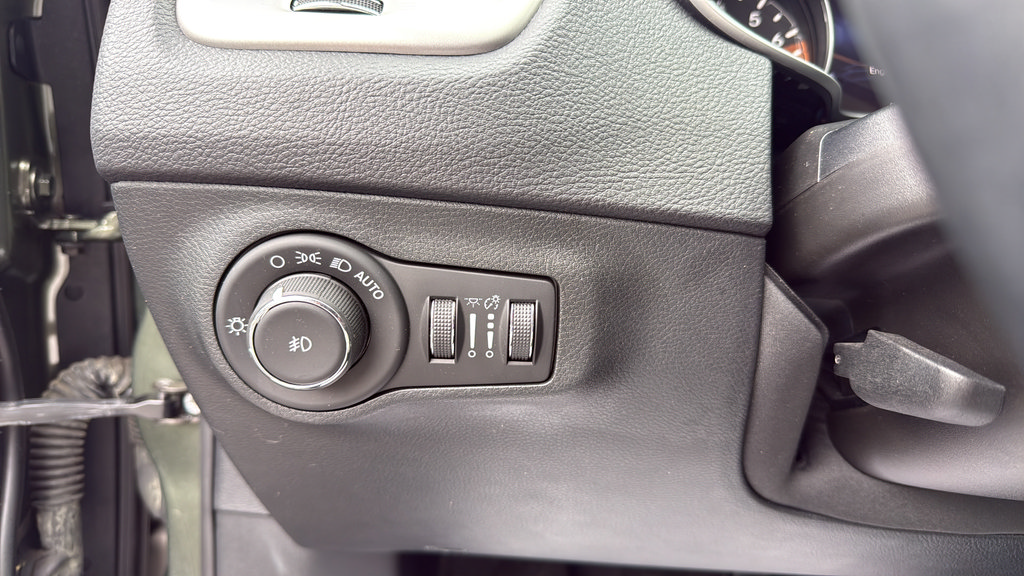Used 2018 Jeep Compass Latitude w/ Popular Equipment Group AWD/4WD image 18