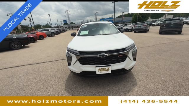 Certified 2025 Chevrolet Trax RS w/ Driver Confidence Package FWD image 3