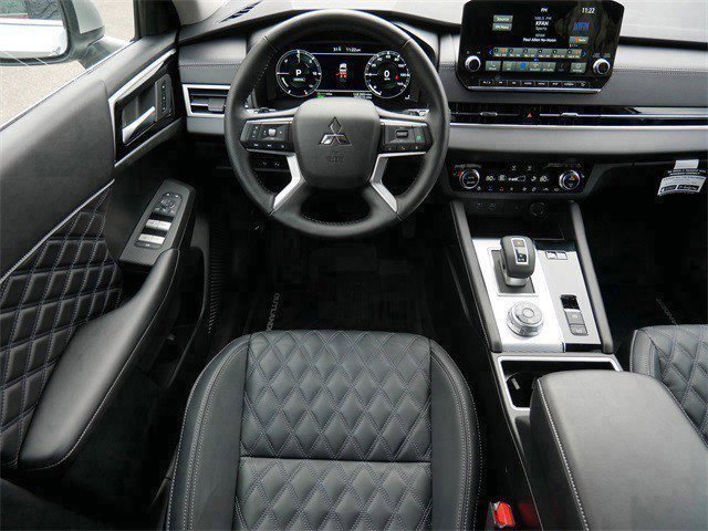 Used 2025 Mitsubishi Outlander SEL image 10