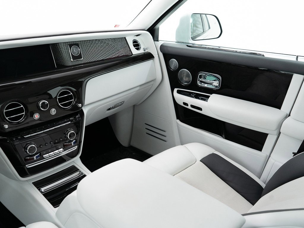 Certified 2023 Rolls-Royce Phantom Sedan image 37