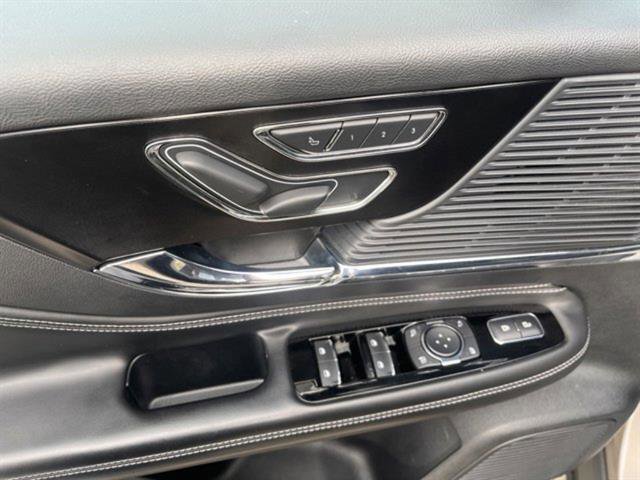 Used 2020 Lincoln Corsair AWD w/ Equipment Group 101A image 14