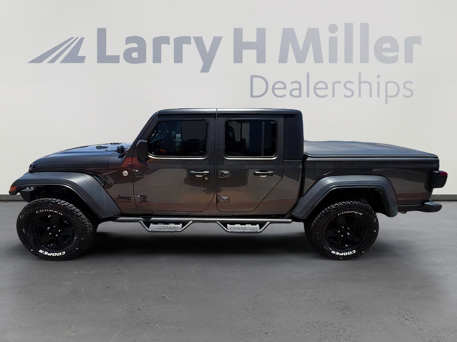 Used 2021 Jeep Gladiator Sport AWD/4WD image 2