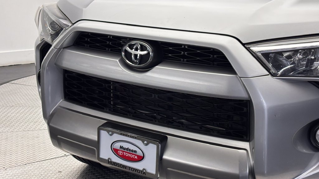 Used 2019 Toyota 4Runner TRD Off-Road AWD/4WD image 2