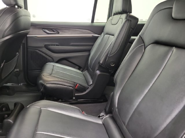 Used 2023 Jeep Grand Cherokee L Limited w/ Black Appearance Package AWD/4WD image 12