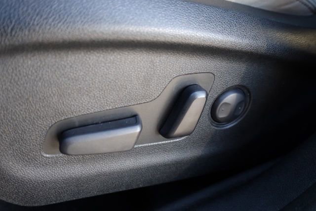 Used 2019 Kia Sorento LX w/ LX Convenience Package image 17