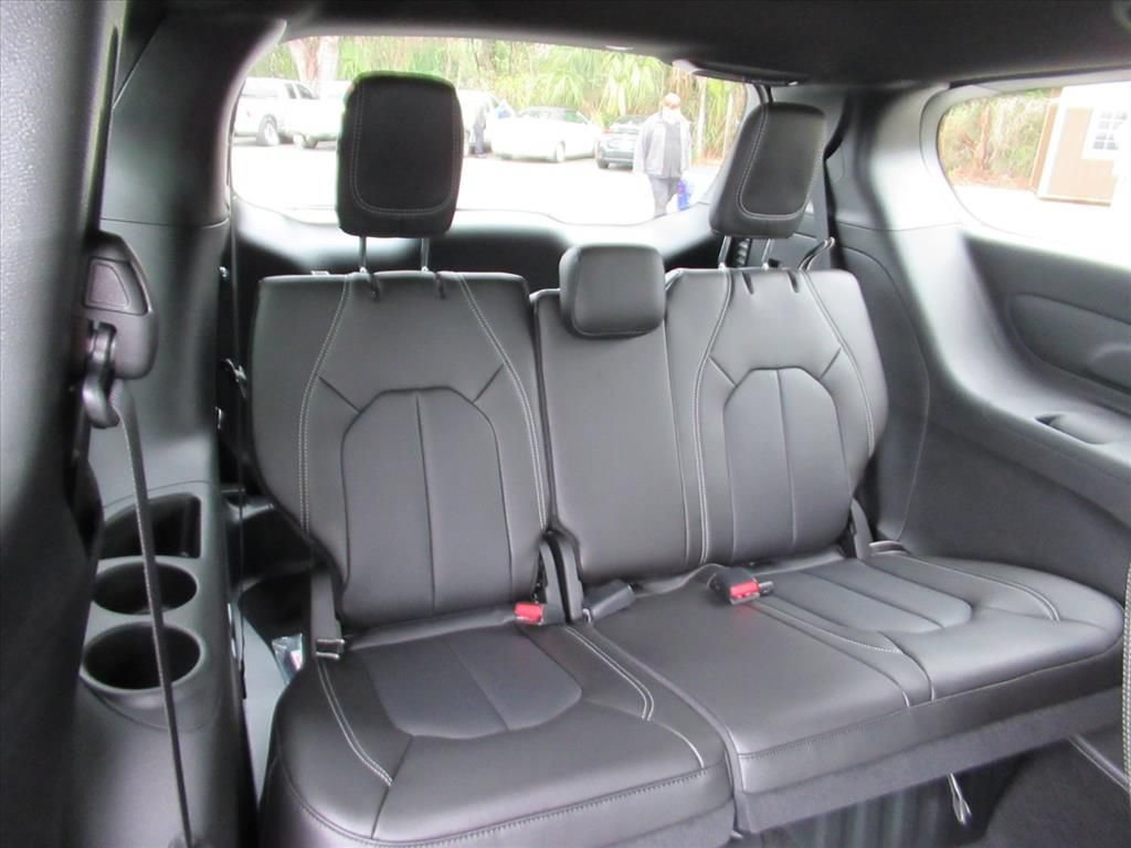 New 2026 Chrysler Pacifica Select w/ S Appearance Package FWD image 31