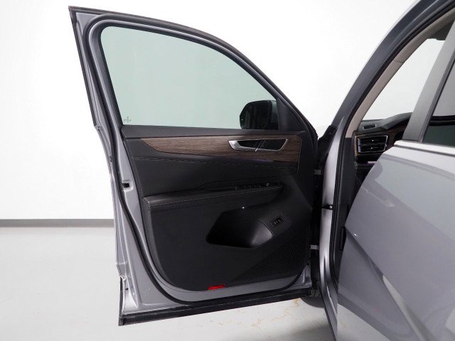 Used 2025 Volkswagen Atlas SEL AWD/4WD image 55