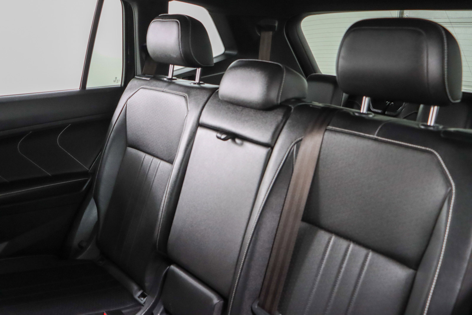 Used 2022 Volkswagen Tiguan SE R-Line image 24