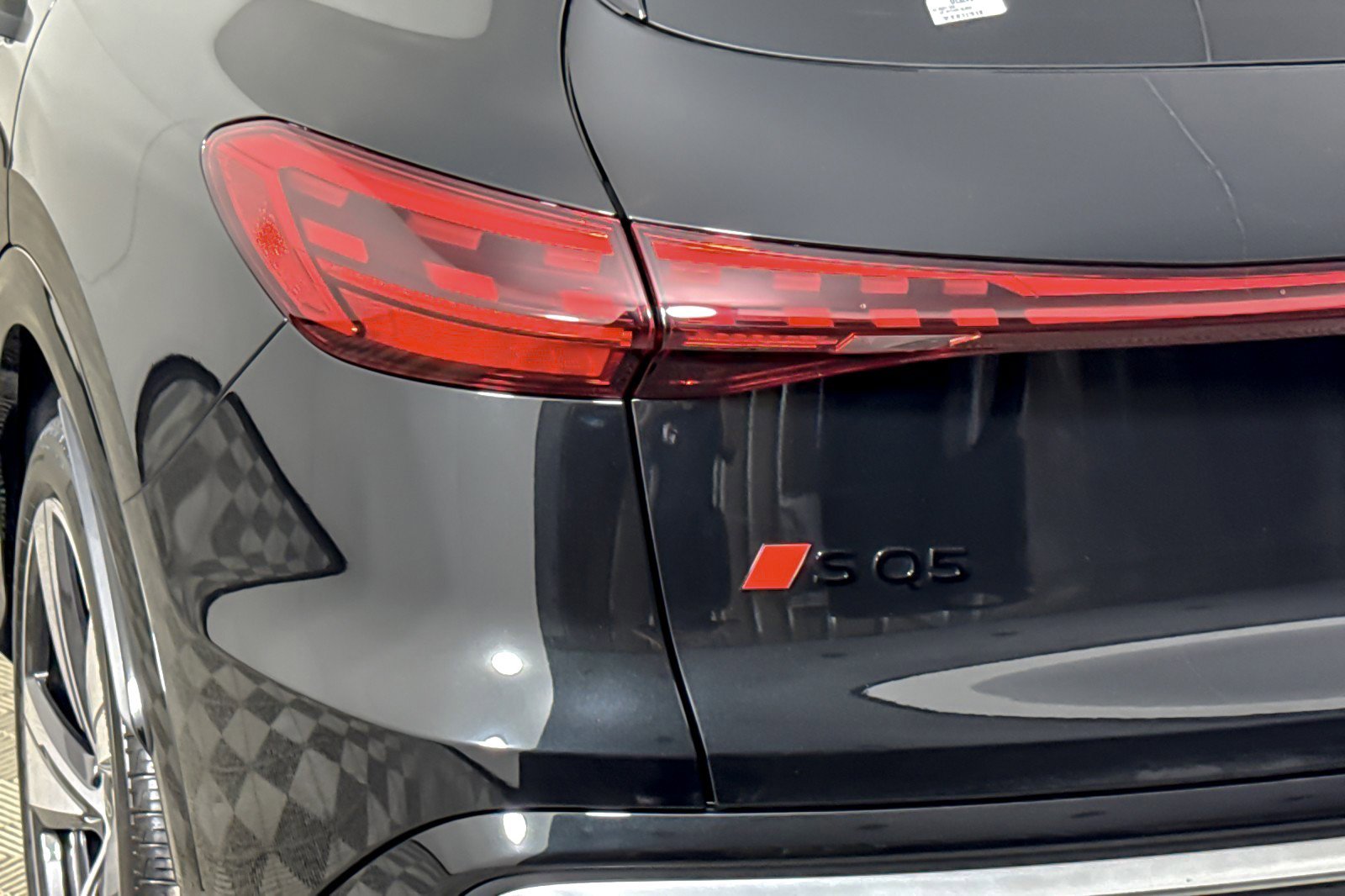 Used 2025 Audi SQ5 Premium Plus w/ Premium Plus Package image 26