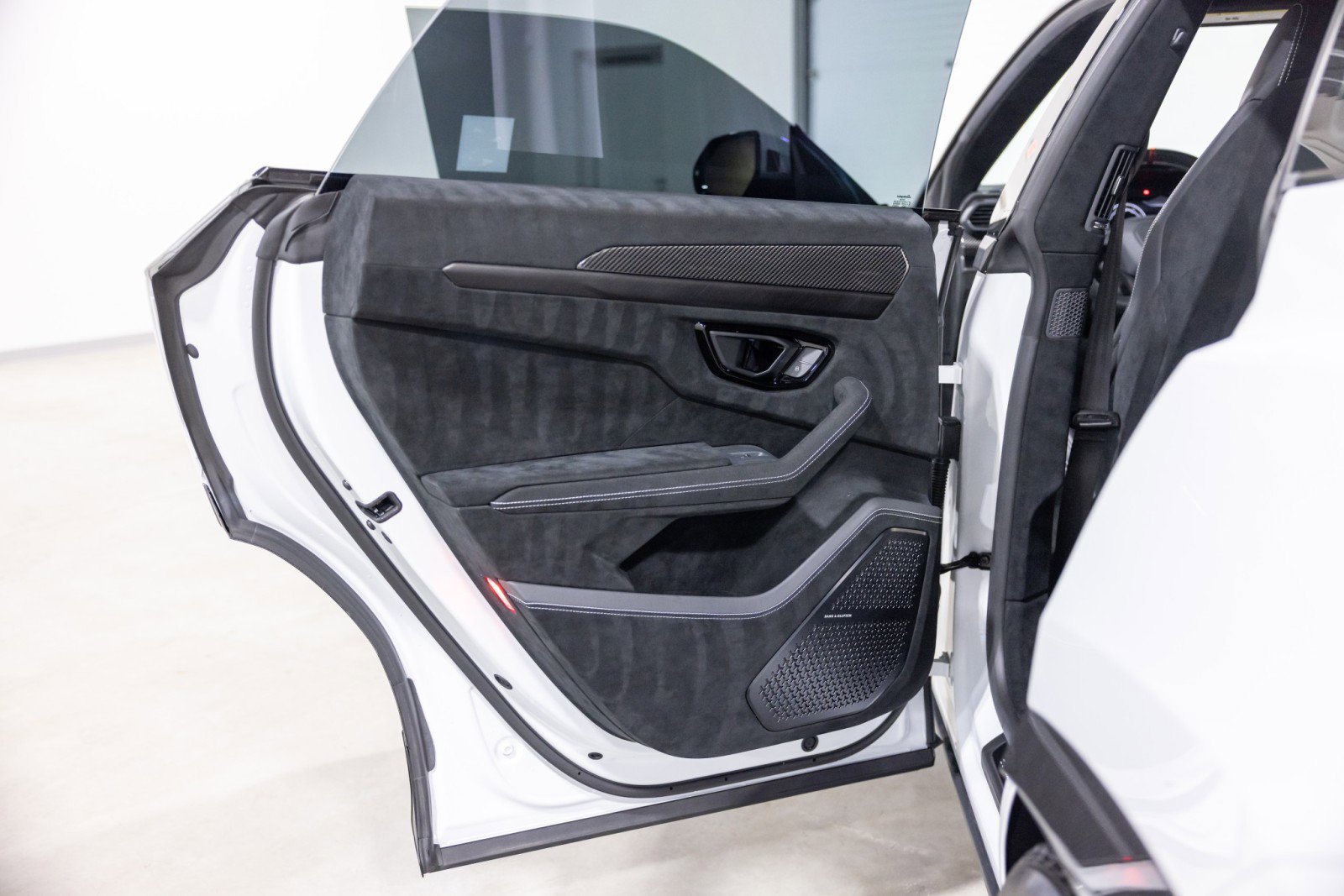 Used 2023 Lamborghini Urus Performante image 35