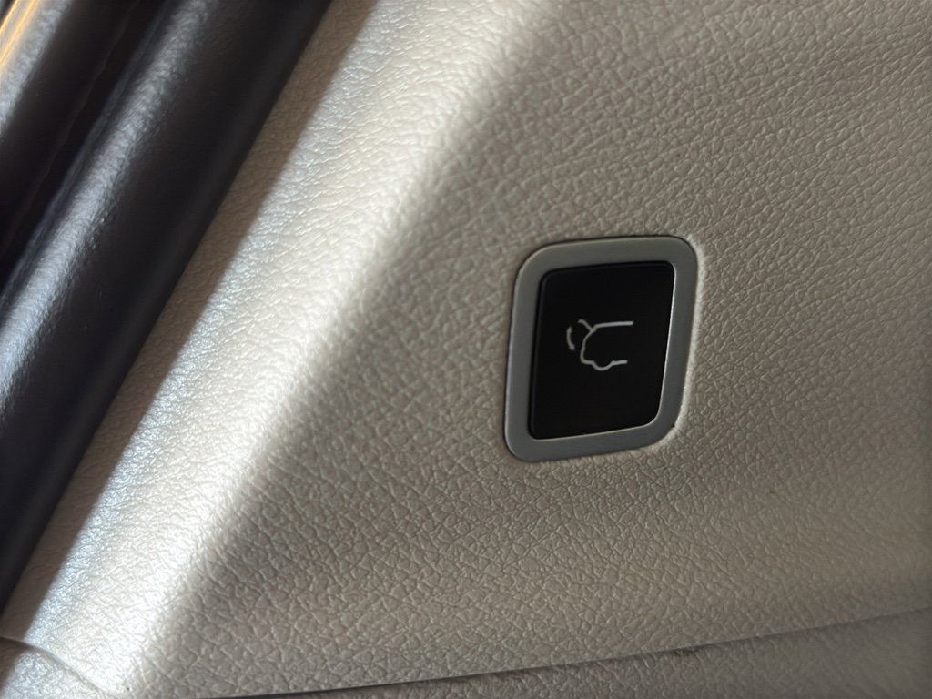 Used 2024 Chrysler Pacifica Touring-L image 21