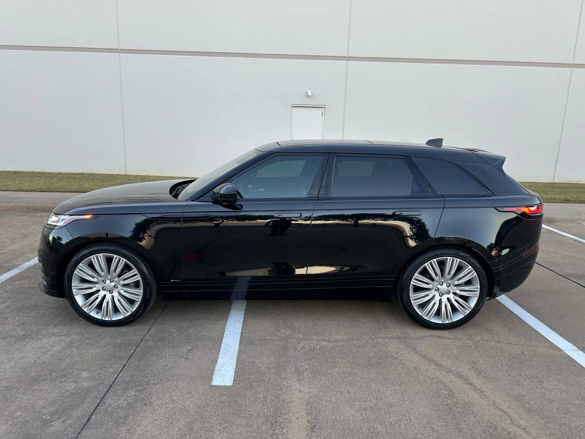 Used 2020 Land Rover Range Rover Velar R-Dynamic S AWD/4WD image 2