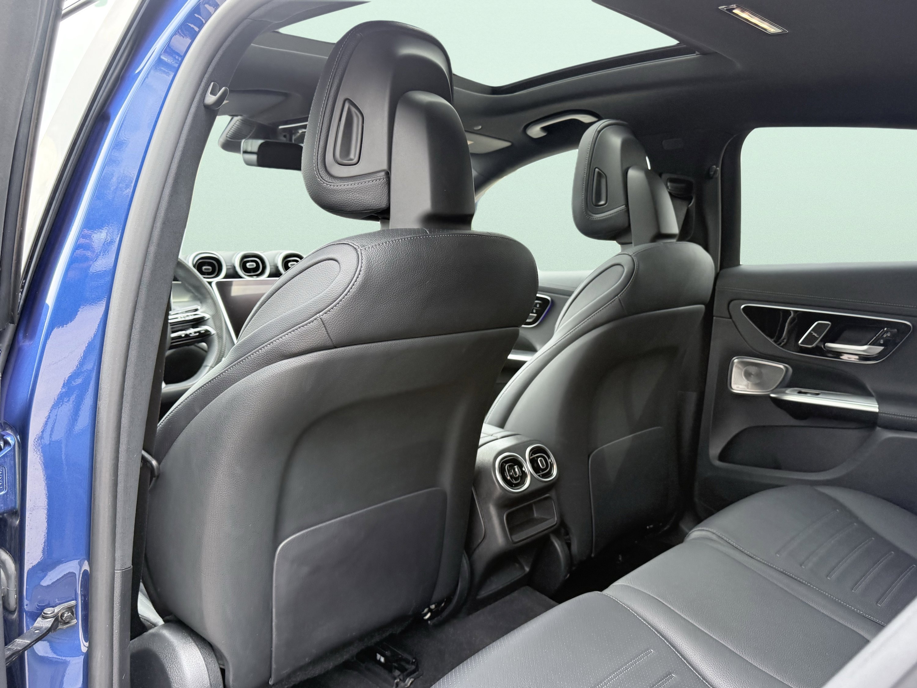 Used 2024 Mercedes-Benz GLC 300 4MATIC w/ AMG Line image 36