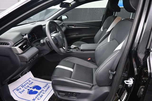 Used 2025 Toyota Camry SE FWD image 11