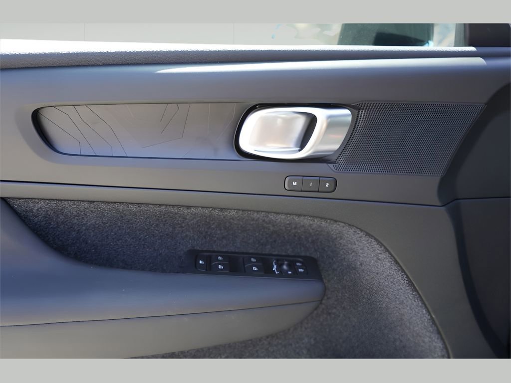 New 2025 Volvo EX40 Core w/ Climate Package image 11