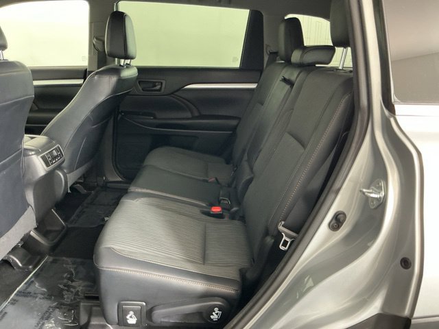 Used 2017 Toyota Highlander Plus AWD/4WD image 25