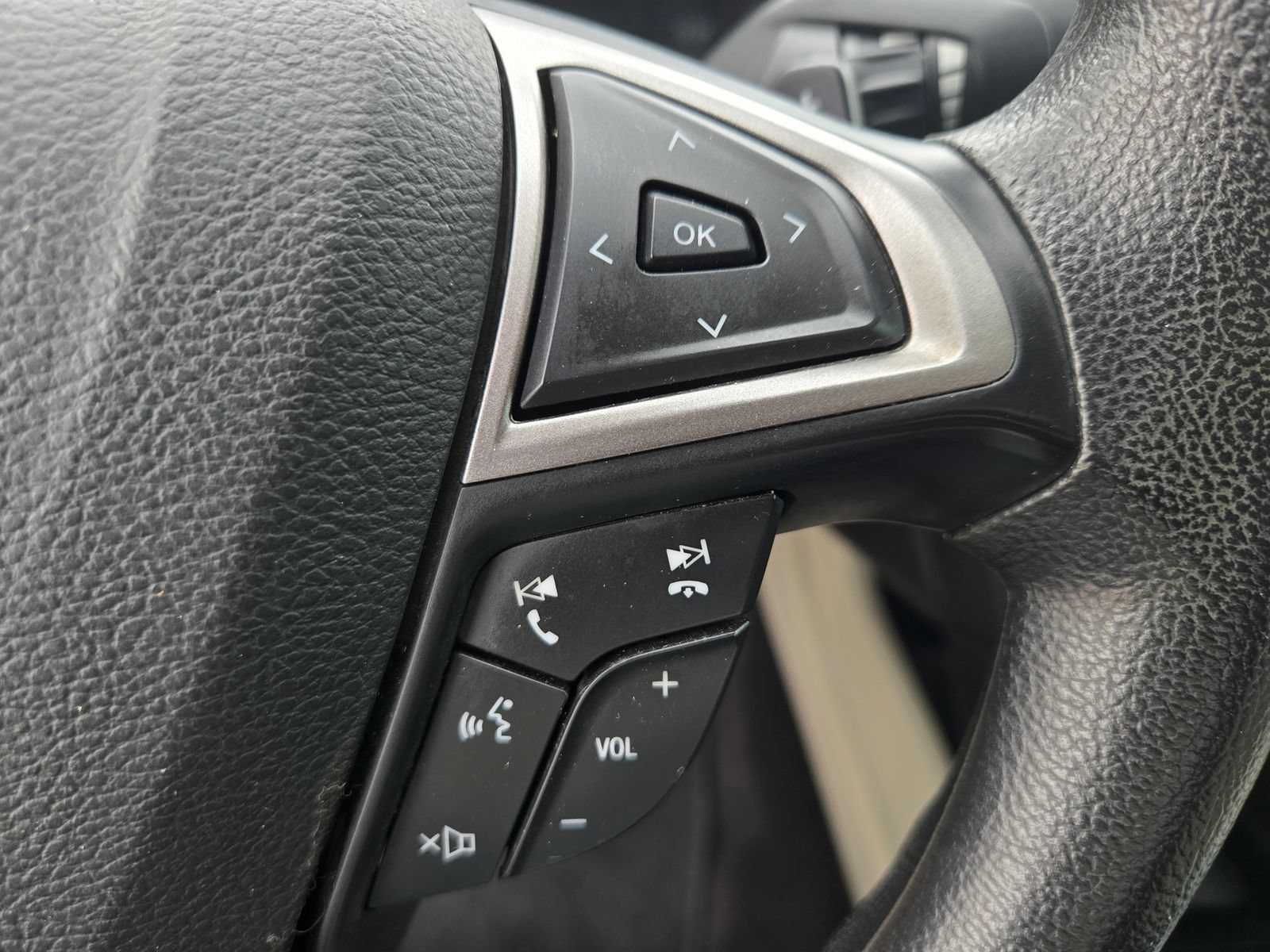 Used 2019 Ford Fusion SE FWD image 12