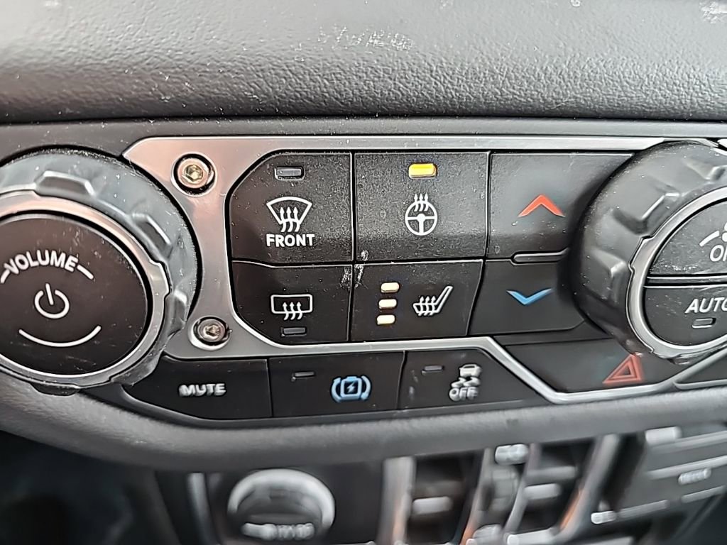 Certified 2025 Jeep Wrangler Unlimited Sahara image 30